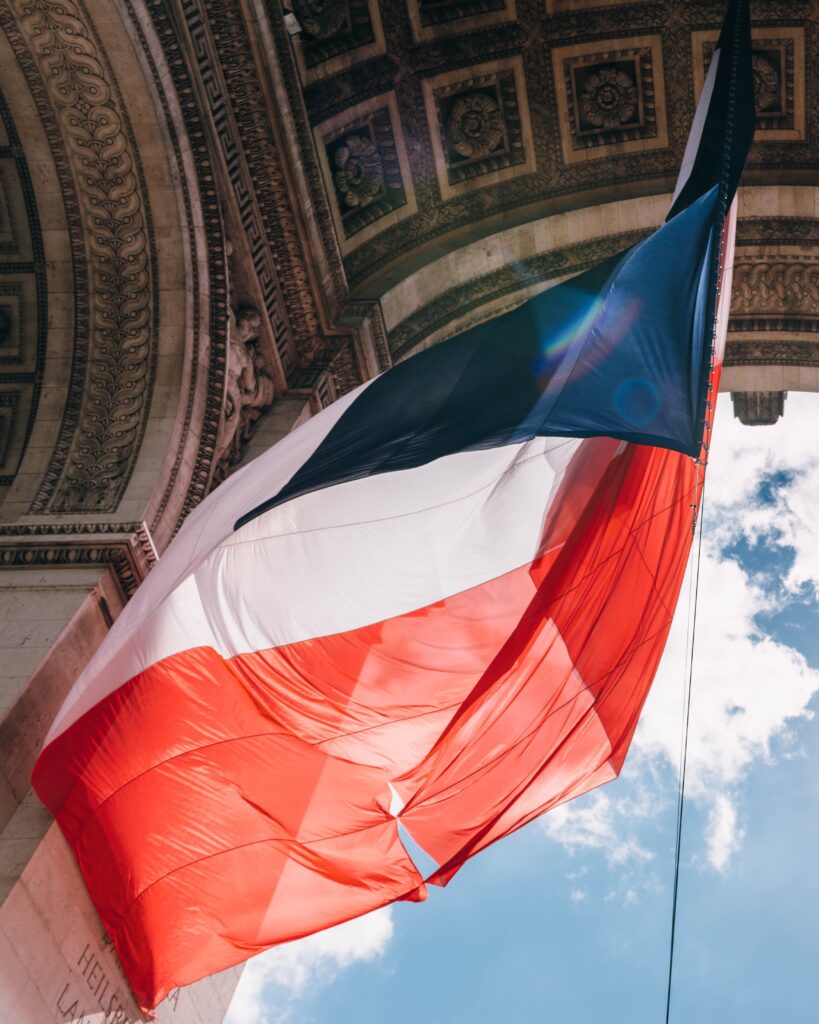 drapeau-francais-monument-paris-relocation mobilité internationnale